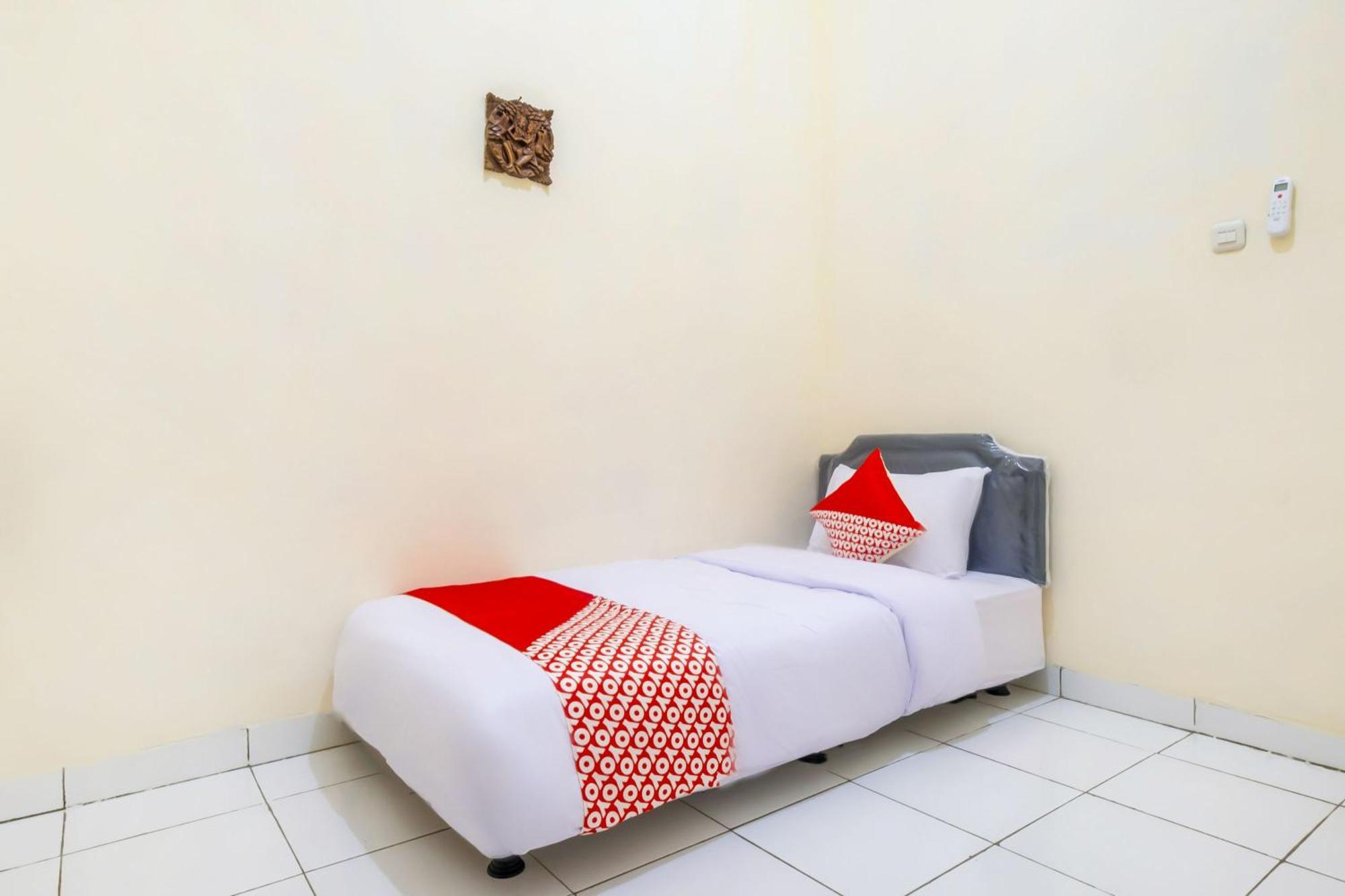 Hotel O Syariah Tasikmalaya Near Universitas Siliwangi Formerly Siliwangi Guest House Exterior photo